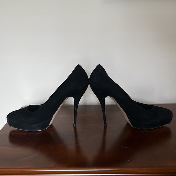 Gucci suede platform heels. Used condition. Size 40.5  5” heel 1” platform. - Picture 3 of 7